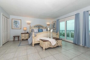 5 bedrooms, iron/ironing board, travel crib, WiFi - Historic Oceanfront Home: Crescent Beach + GameRm (St. Augustine)