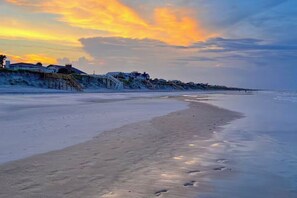 On the beach - Historic Oceanfront Home: Crescent Beach + GameRm (St. Augustine)