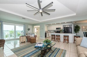 Unclassified image, 5 of 64, button