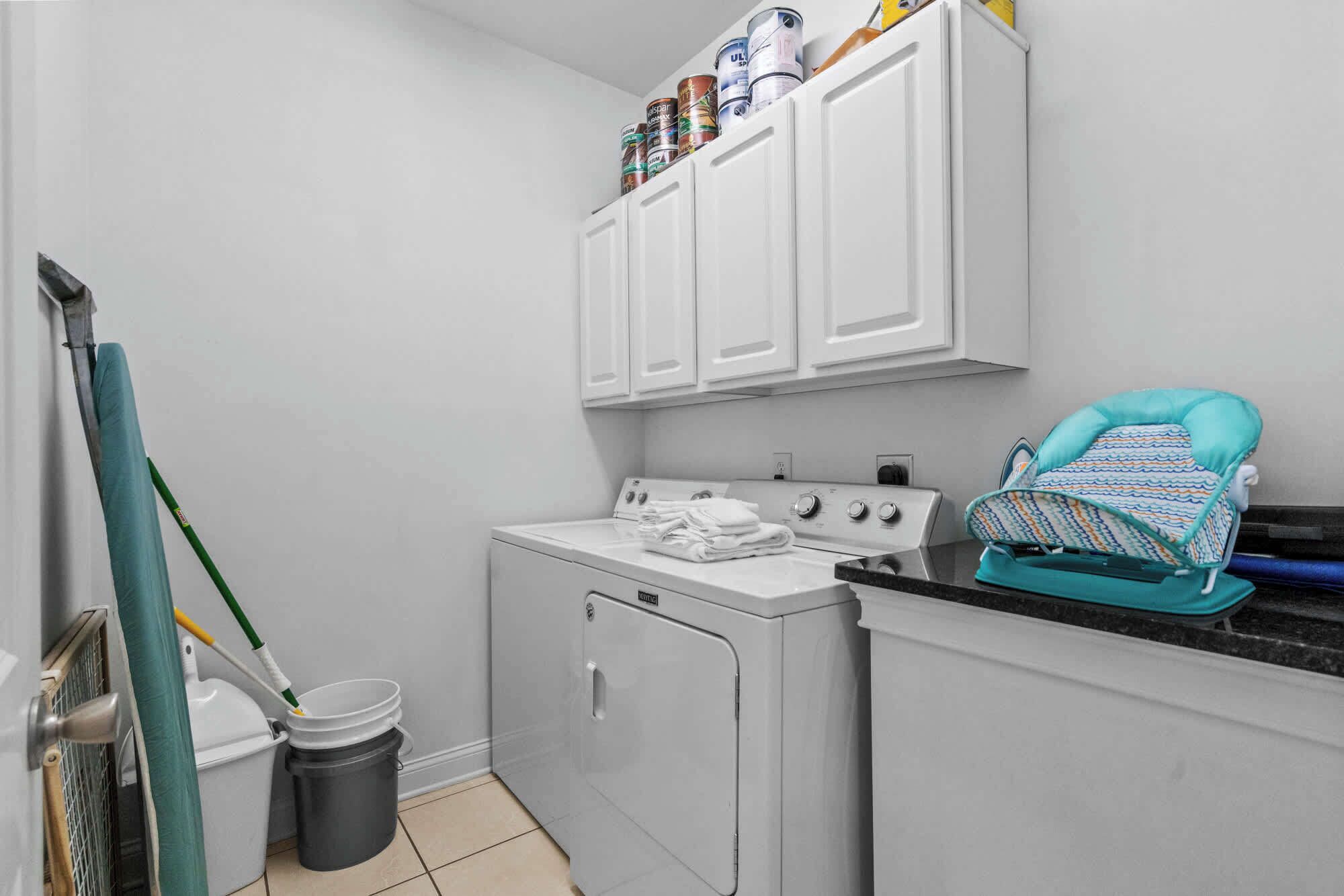 Full Size Washer & Dryer & folding table