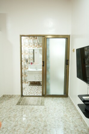 Interior - Prime location, ultra-central/ OSU near Oxford St/ 2BR with AC, WiFi and Netflix (Accra)