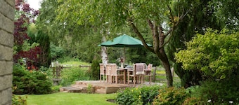 Wrays Cottage - sleeping 8 guests in 4 bedrooms