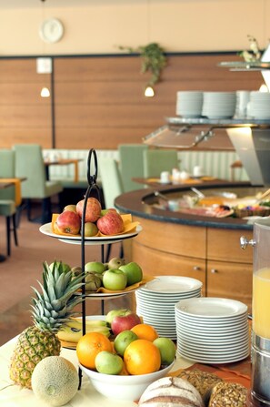 Se ofrece un desayuno bufé todos los días (por un coste adicional)
