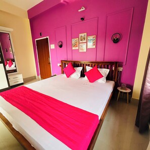 2 bedrooms, WiFi, bed sheets