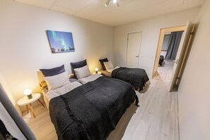 3 bedrooms, iron/ironing board, WiFi, bed sheets