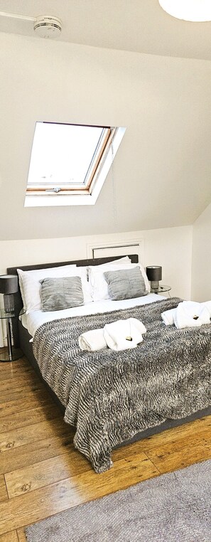 2 間睡房、熨斗/熨衫板、Wi-Fi、床單