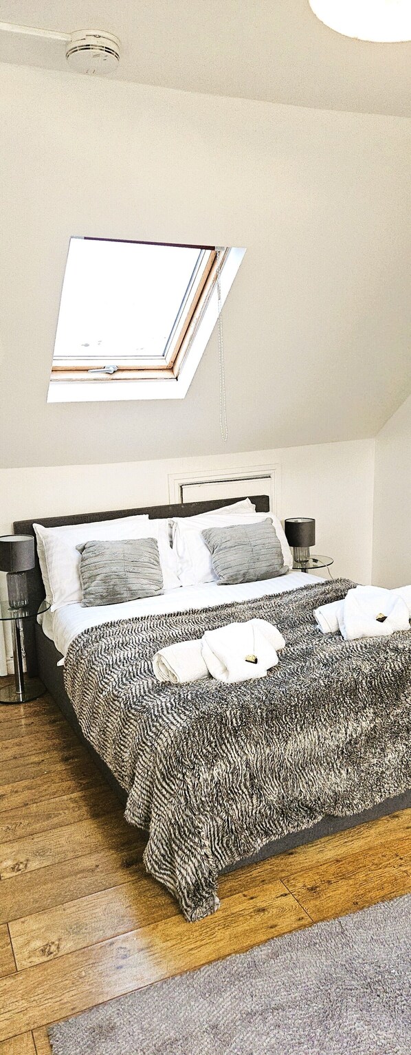 2 bedrooms, iron/ironing board, WiFi, bed sheets