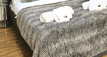 The Cosy condo sleeps 6 parking.