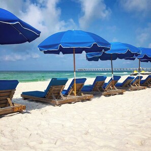 Beach nearby - Cozy Studio with Gulf Views and Beach Service on the 9th Floor (Panama City Beach)