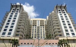 Exterior - Cozy Studio with Gulf Views and Beach Service on the 9th Floor (Panama City Beach)