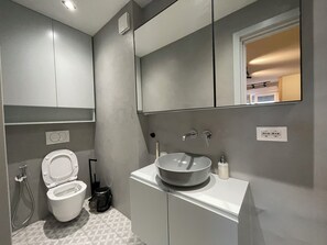 Umweltfreundliche Kosmetikartikel, Handtücher, Toilettenpapier