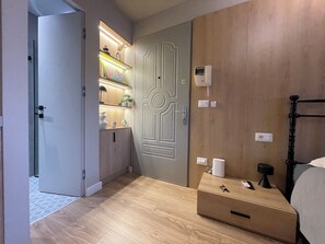 1 bedroom, in-room safe, WiFi, bed sheets