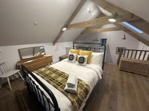 2 bedrooms, travel cot, Internet, bed sheets