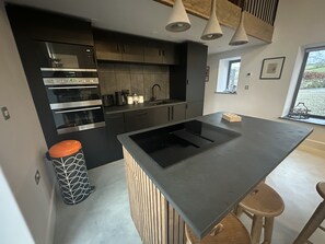 Réfrigérateur, micro-ondes, four, lave-vaisselle