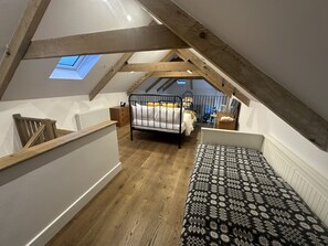 2 bedrooms, travel cot, Internet, bed sheets - Stylish barn conversion, sleeps 5, with hot tub (Carmarthen)