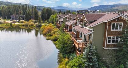 Beautiful multi-level condo in the heart of Town of WP. Hot tub. Views
