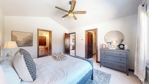 3 bedrooms, iron/ironing board, free WiFi, bed sheets