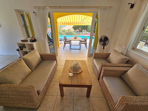 Villa Karawara with private pool and lovely peaceful garden!