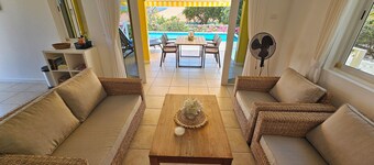 Villa Karawara with private pool and lovely peaceful garden!