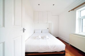 1 soverom, strykejern/-brett, internettilgang og sengetøy