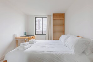 2 bedrooms, iron/ironing board, Internet, bed sheets