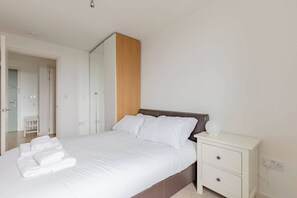 2 chambres, fer et planche à repasser, accès Internet, draps fournis