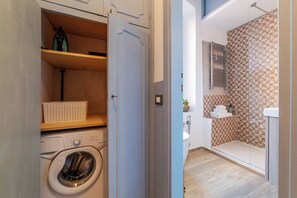 Towels, soap, shampoo, toilet paper