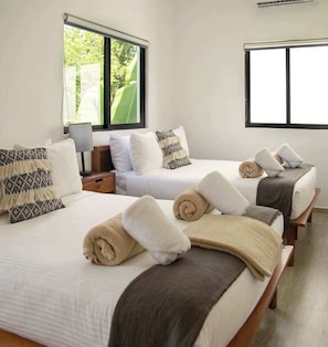 4 habitaciones, tabla de planchar con plancha, cuna de viaje y wifi