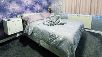 4 bedrooms, travel crib, free WiFi, bed sheets