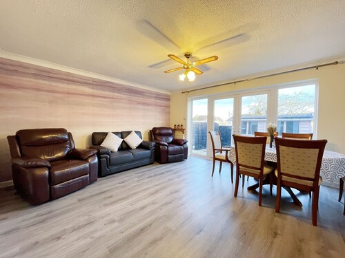 Fantastic 4 Bedrooms Holiday Home