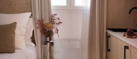 Iron/ironing board, WiFi, bed sheets