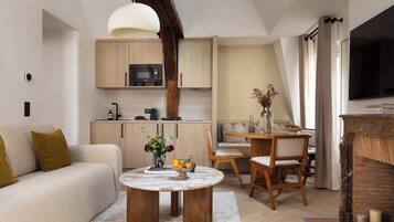 Smart TV, fireplace, offices