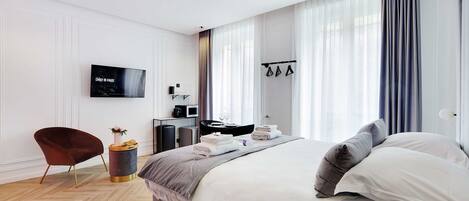 Iron/ironing board, WiFi, bed sheets