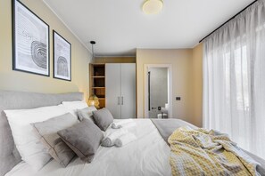 2 bedrooms, iron/ironing board, WiFi, bed sheets