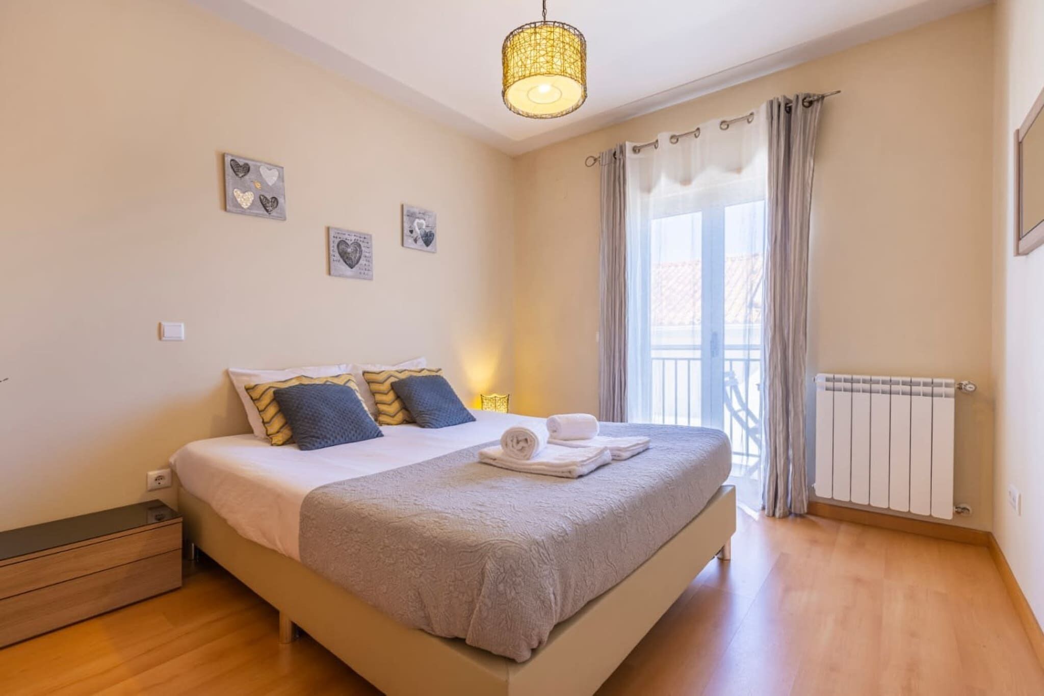 2 bedrooms, iron/ironing board, free WiFi