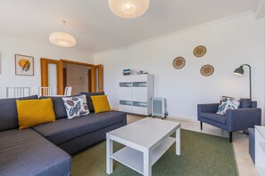 TV - 2 Bedroom Relax in Alvor by Innkeeper (Portimão)