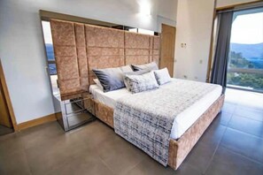 6 chambres, fer et planche à repasser, Wi-Fi, draps fournis
