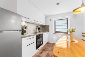 Réfrigérateur, four, plaque de cuisson, lave-vaisselle