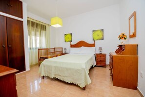 1 bedroom, iron/ironing board, free WiFi, bed sheets