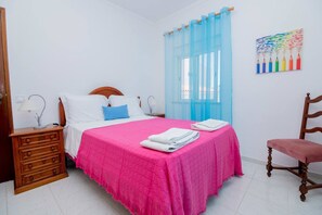 Bügeleisen/Bügelbrett, kostenloses WLAN, Bettwäsche