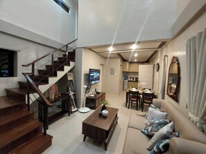 Family House, 3 Bedrooms, Non Smoking, Garden View | Living room | Smart TV
