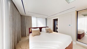 4 chambres, coffres-forts dans les chambres, bureau