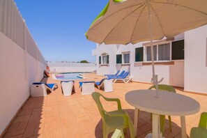 屋外ダイニングエリア