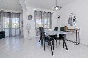 Dining - Galé Igor by Innkeeper (Guia)