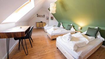 3 makuuhuonetta, työpöytä, silitysrauta/-lauta, Wi-Fi