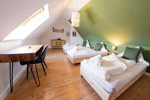 3 Schlafzimmer, Schreibtisch, Bügeleisen/Bügelbrett, WLAN