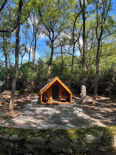 Charming 4-bedroom house with a tiny cabin in the heart of Chester County