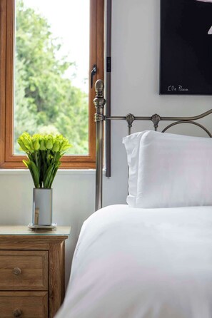 4 makuuhuonetta, silitysrauta/-lauta, vauvan matkasänky, Wi-Fi