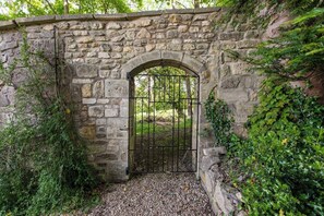 Property grounds - 5 car o/s forecourt - detached 4 bedroom - Views! (Bath)