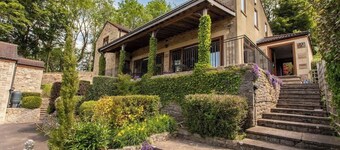 5 car o/s forecourt - detached 4 bedroom - Views!